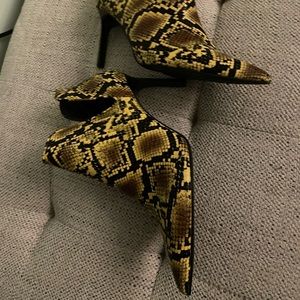 Beautiful snake skin leather like  ankle booty. Slit at the side.